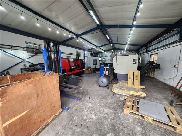 714  m² Industrial space