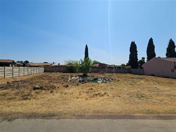 352 m² Land