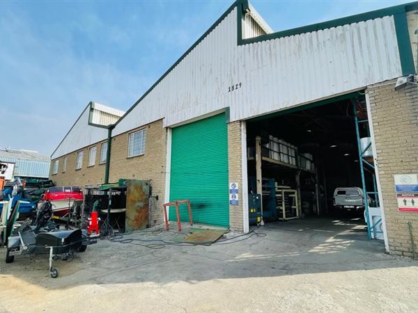 1900  m² Industrial space in Stormill