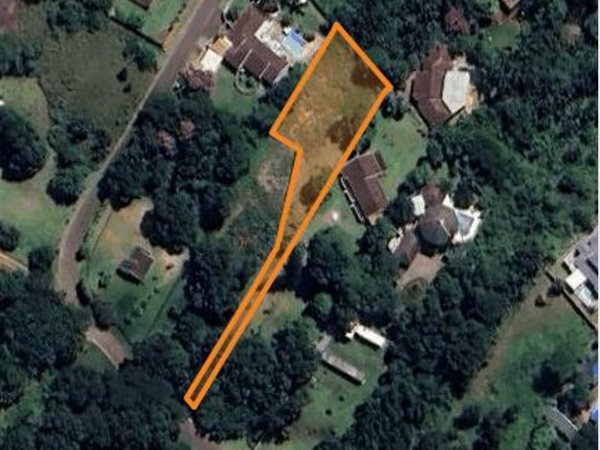 1 784 m² Land