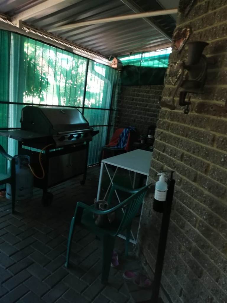 2 Bed House in Rustenburg Central photo number 15