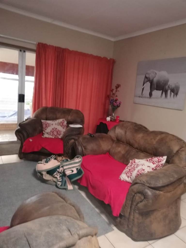 2 Bed House in Rustenburg Central photo number 4