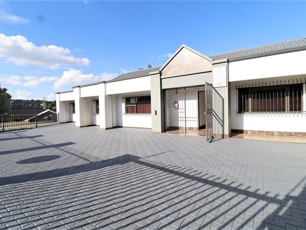 610  m² Commercial space