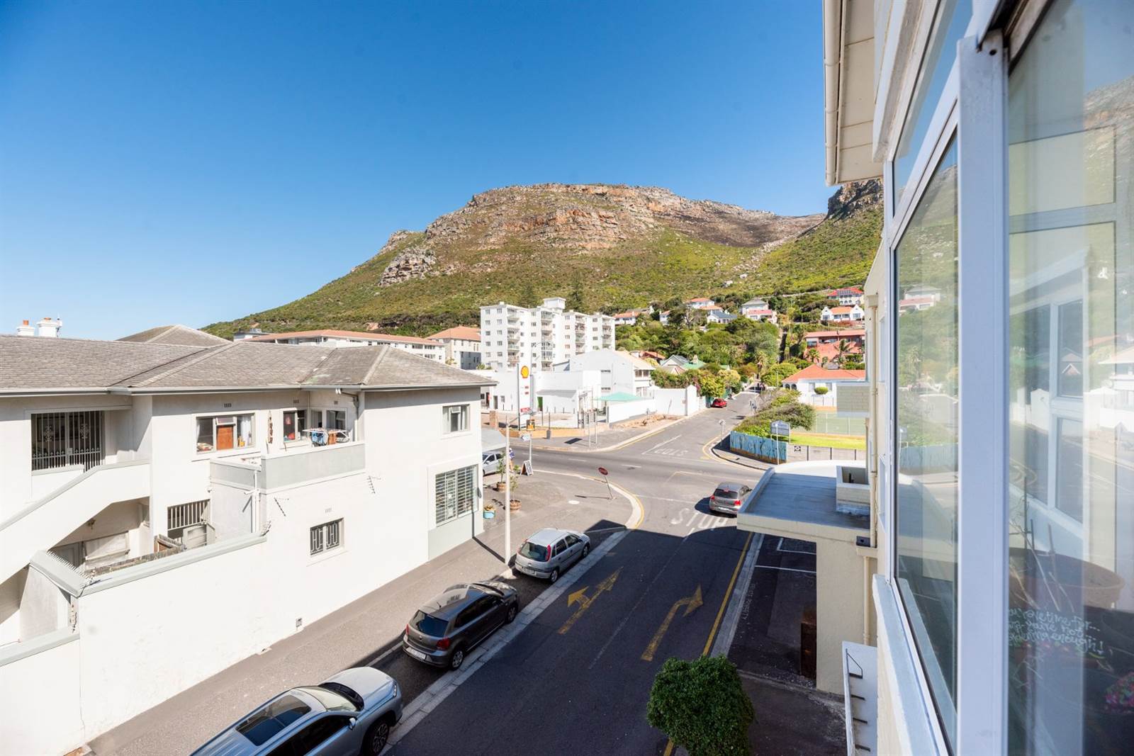 2 Bed Apartment in Muizenberg photo number 14