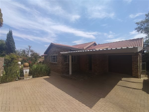 3 Bed Townhouse in Meiringspark