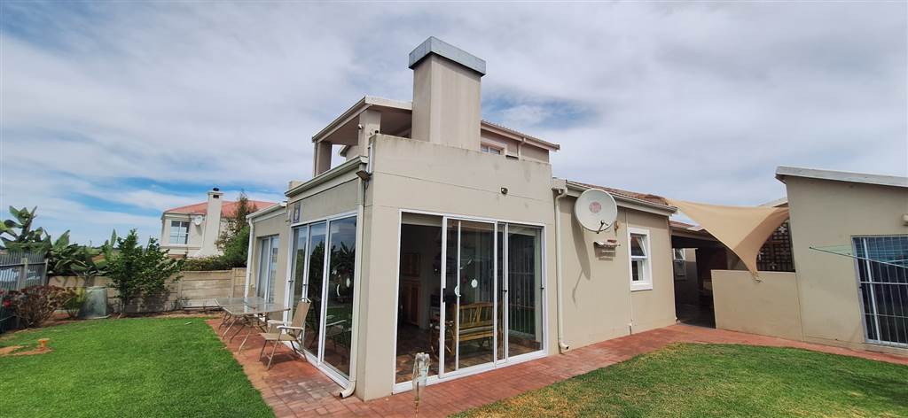 4 Bed House in Port Owen photo number 1