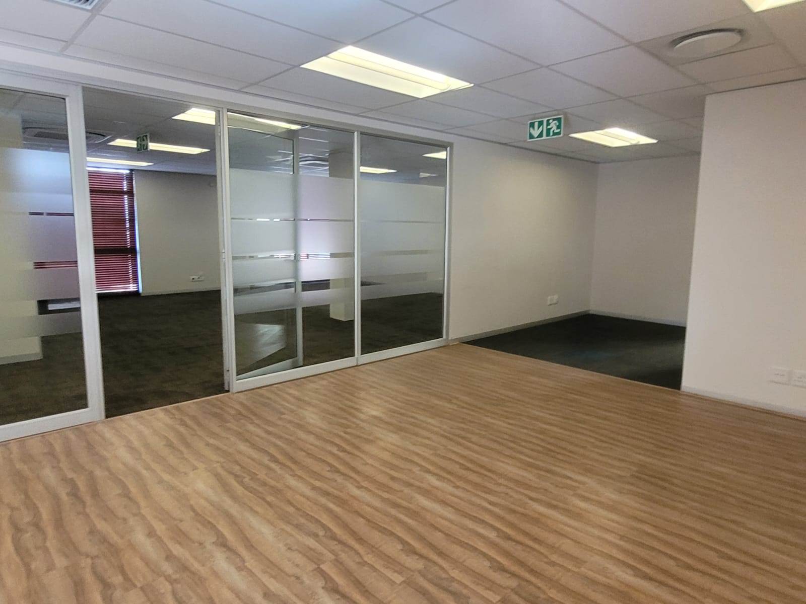 221  m² Commercial space in Glen Marais photo number 3