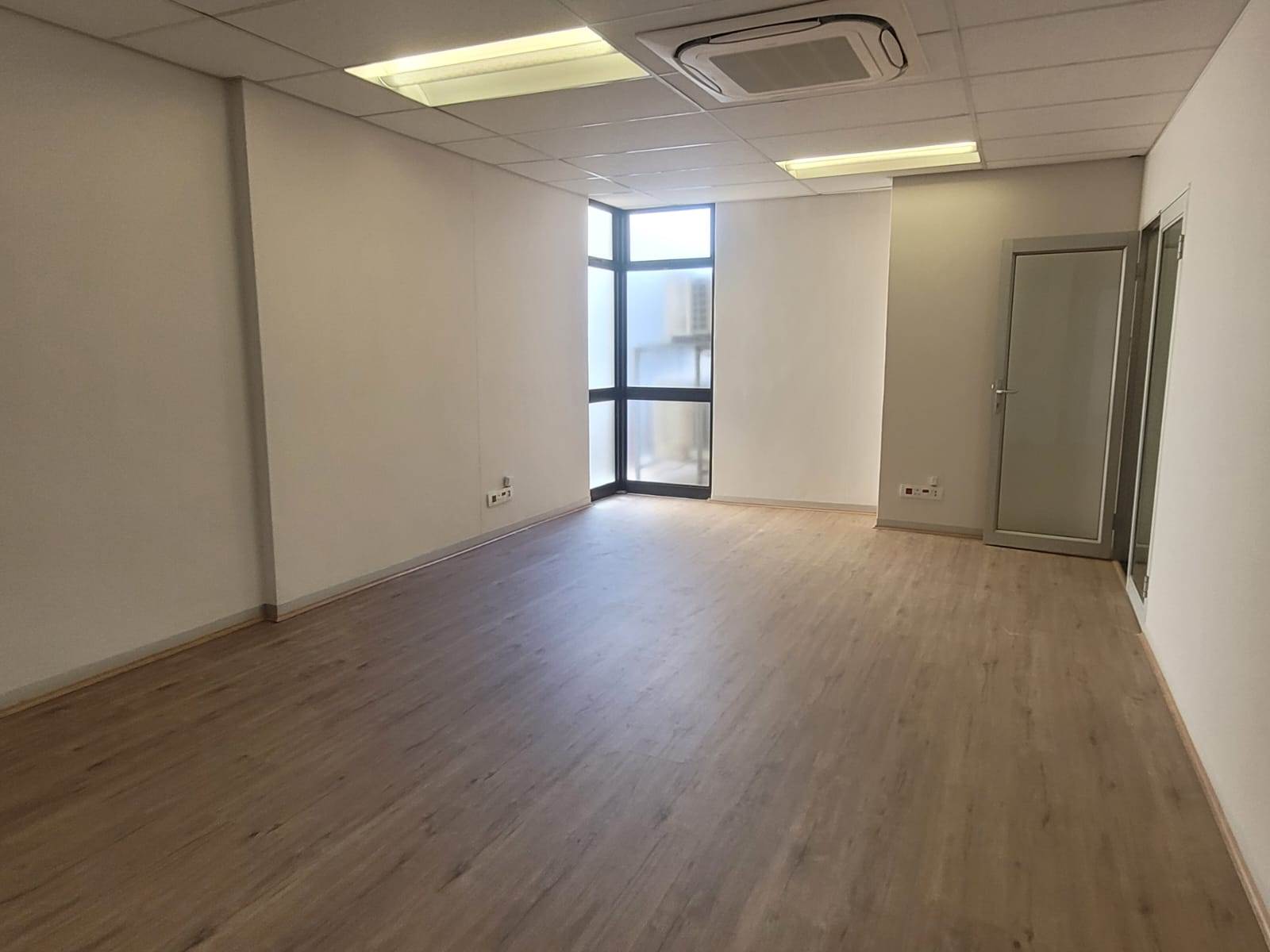 221  m² Commercial space in Glen Marais photo number 14