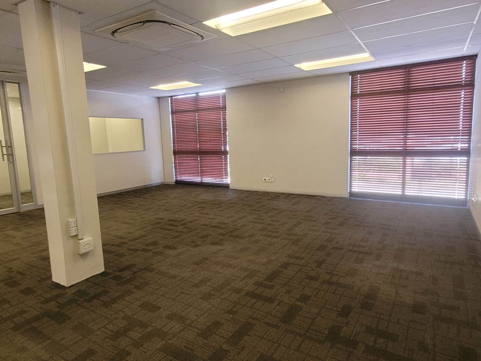 221  m² Commercial space in Glen Marais photo number 8
