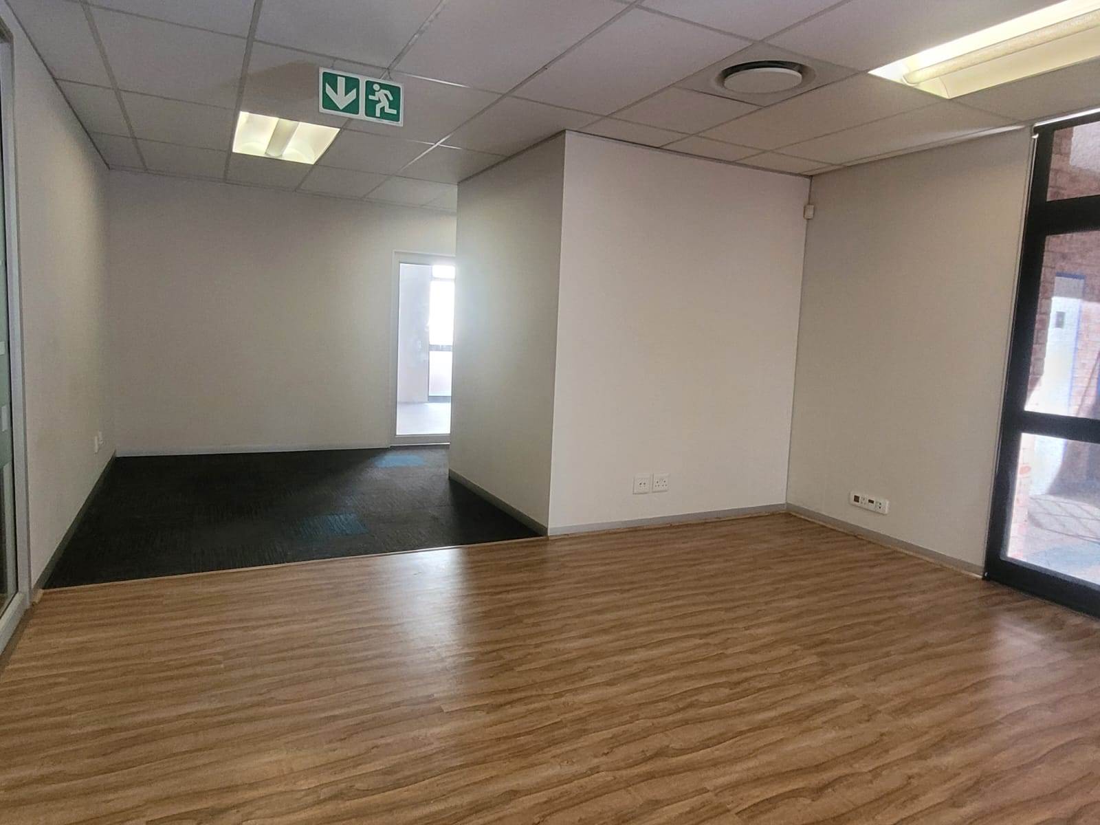 221  m² Commercial space in Glen Marais photo number 15