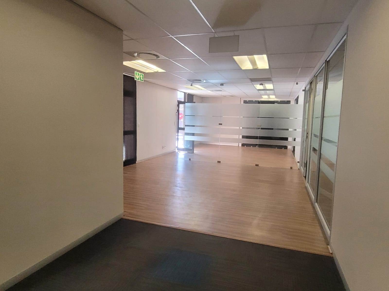 221  m² Commercial space in Glen Marais photo number 17