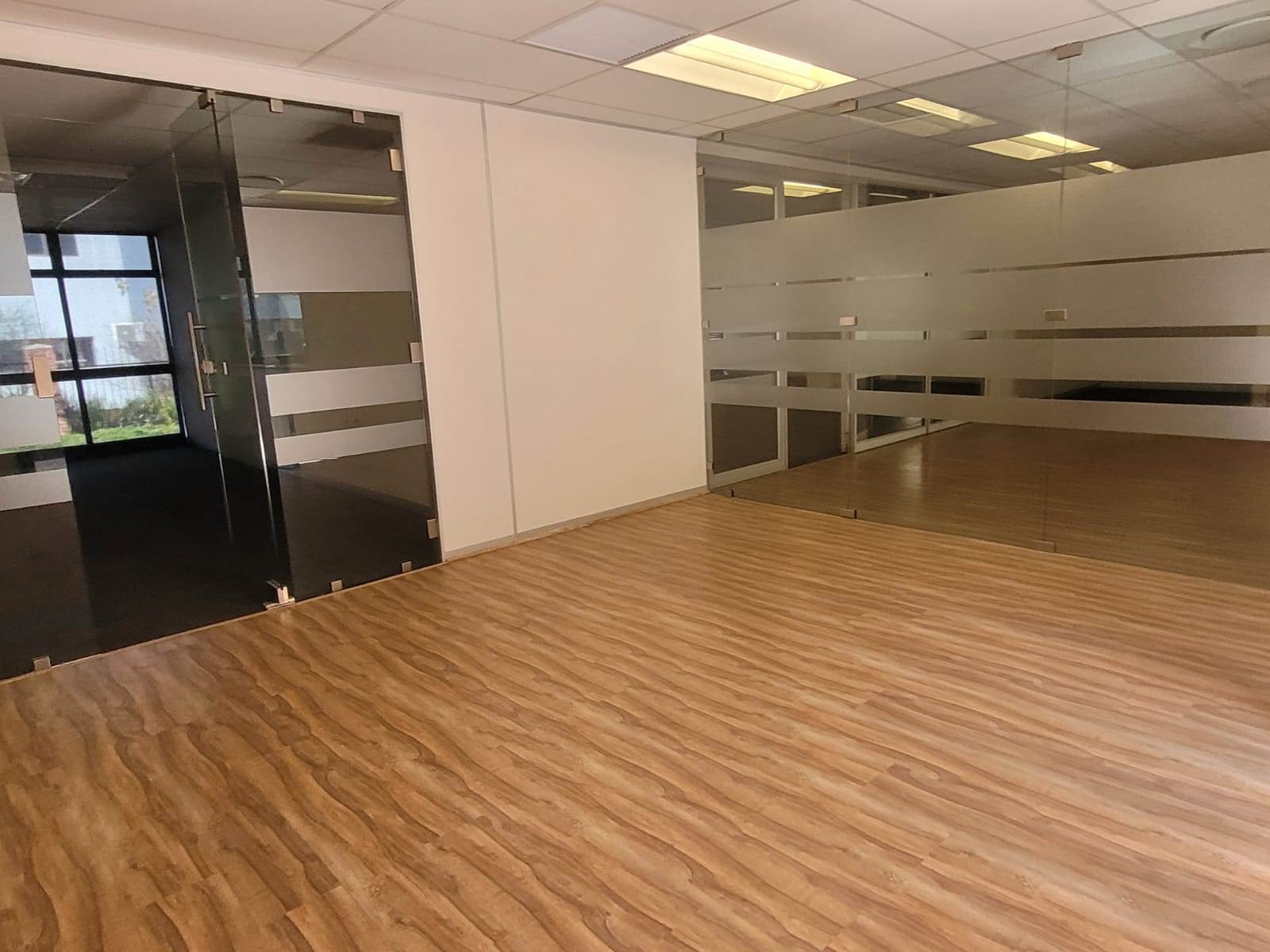 221  m² Commercial space in Glen Marais photo number 2
