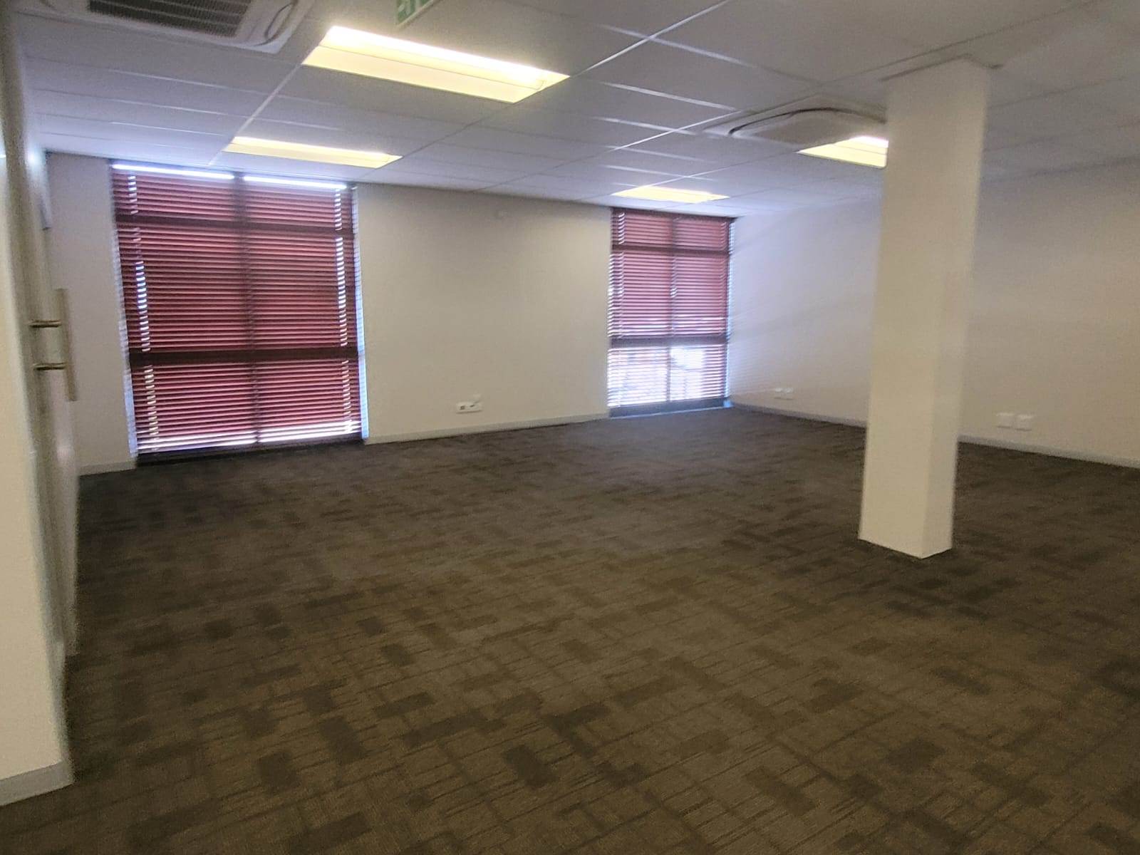 221  m² Commercial space in Glen Marais photo number 7