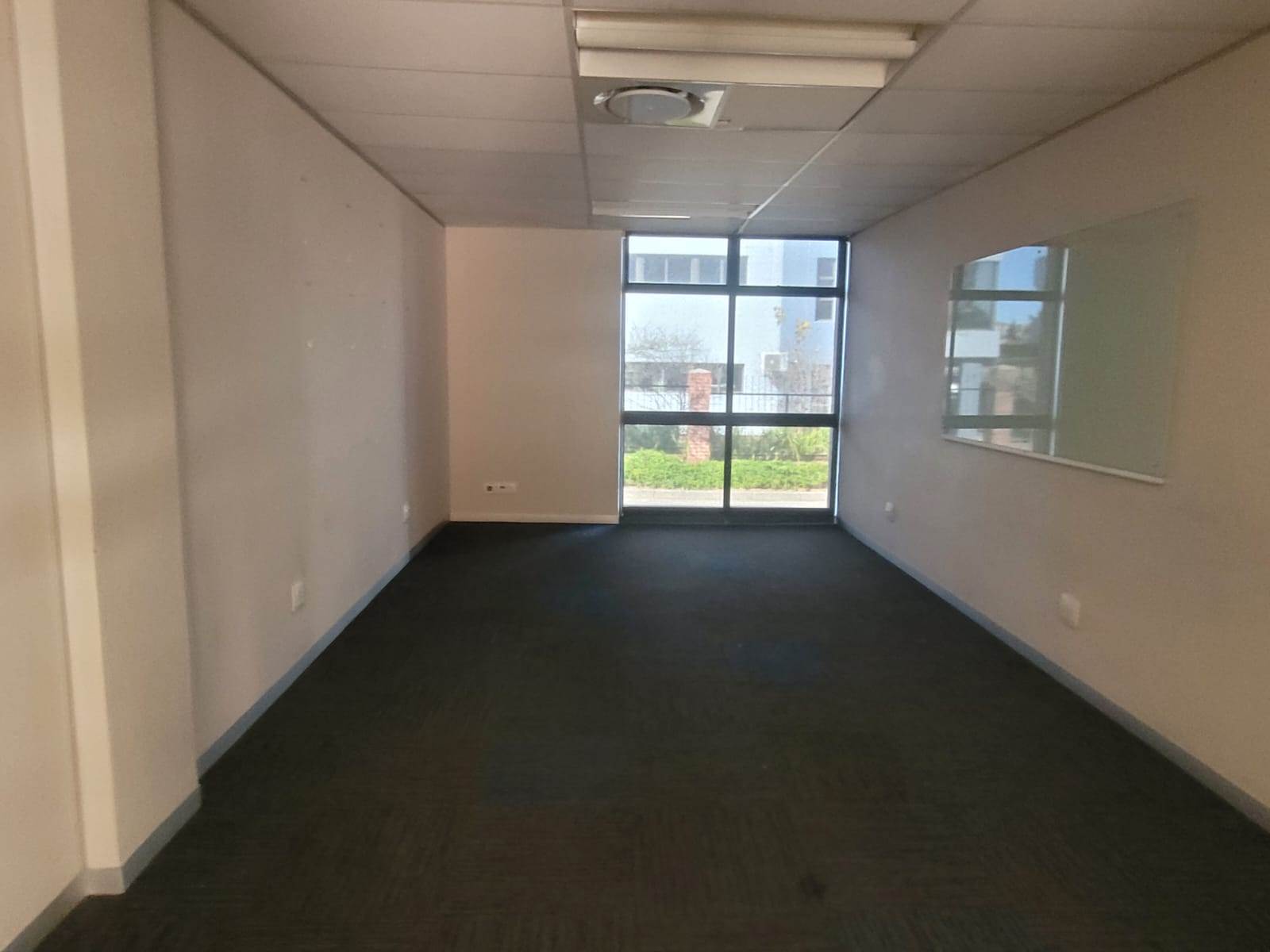 221  m² Commercial space in Glen Marais photo number 5