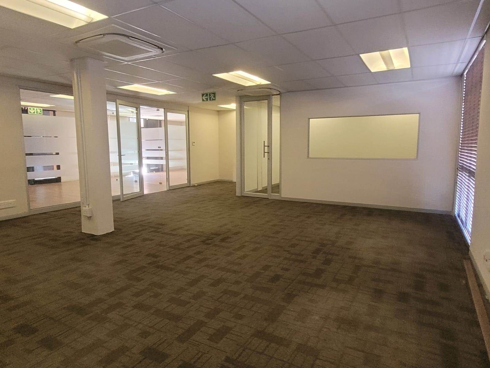 221  m² Commercial space in Glen Marais photo number 11