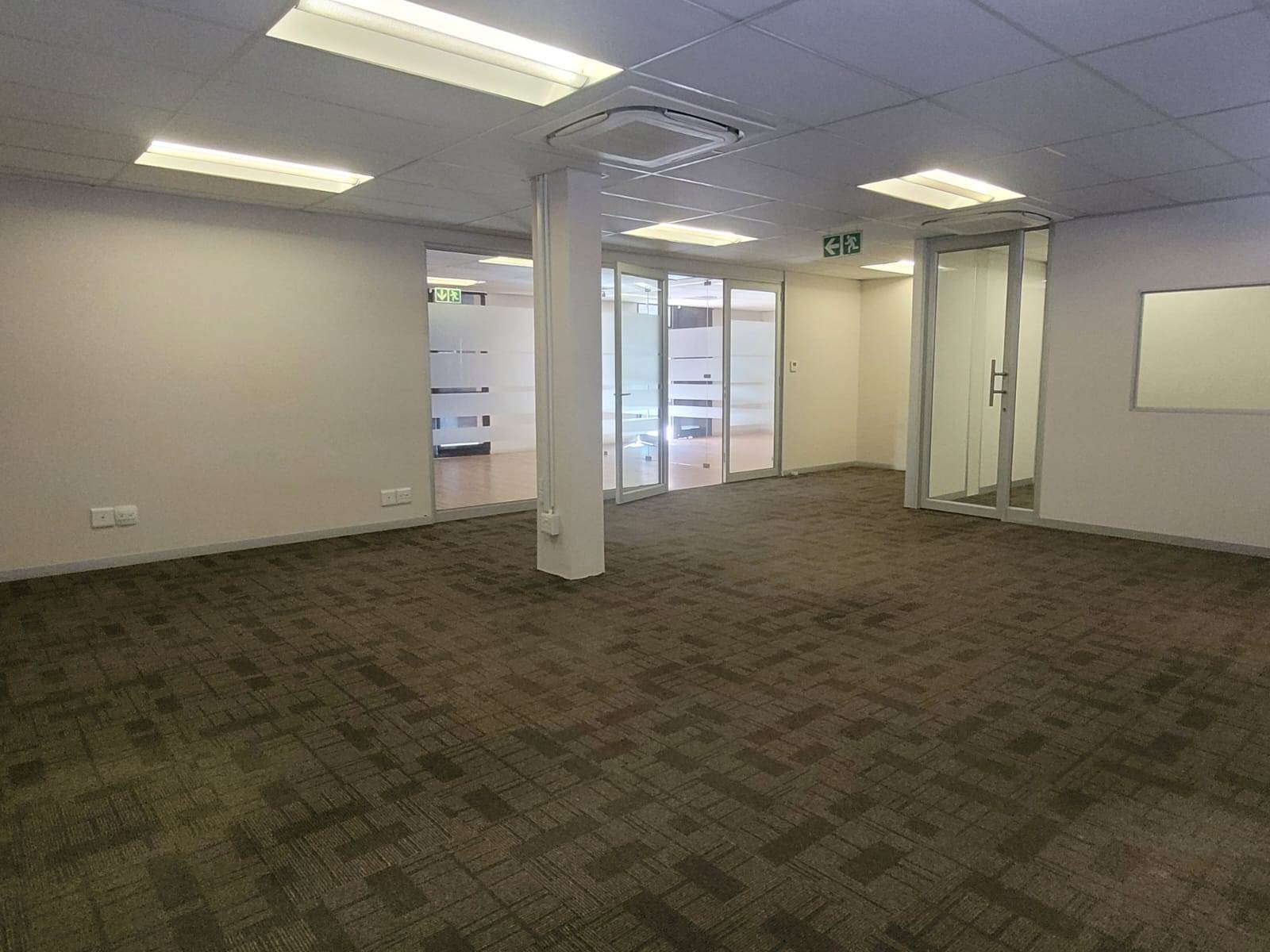 221  m² Commercial space in Glen Marais photo number 9