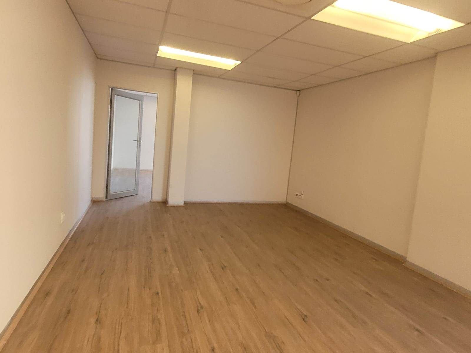 221  m² Commercial space in Glen Marais photo number 13