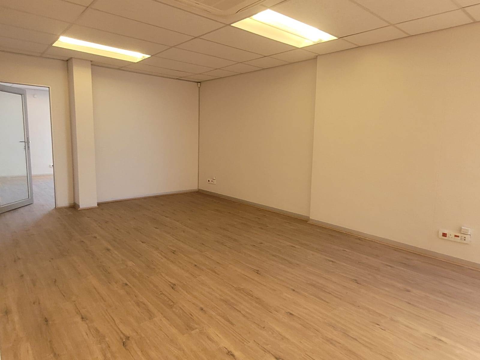 221  m² Commercial space in Glen Marais photo number 12