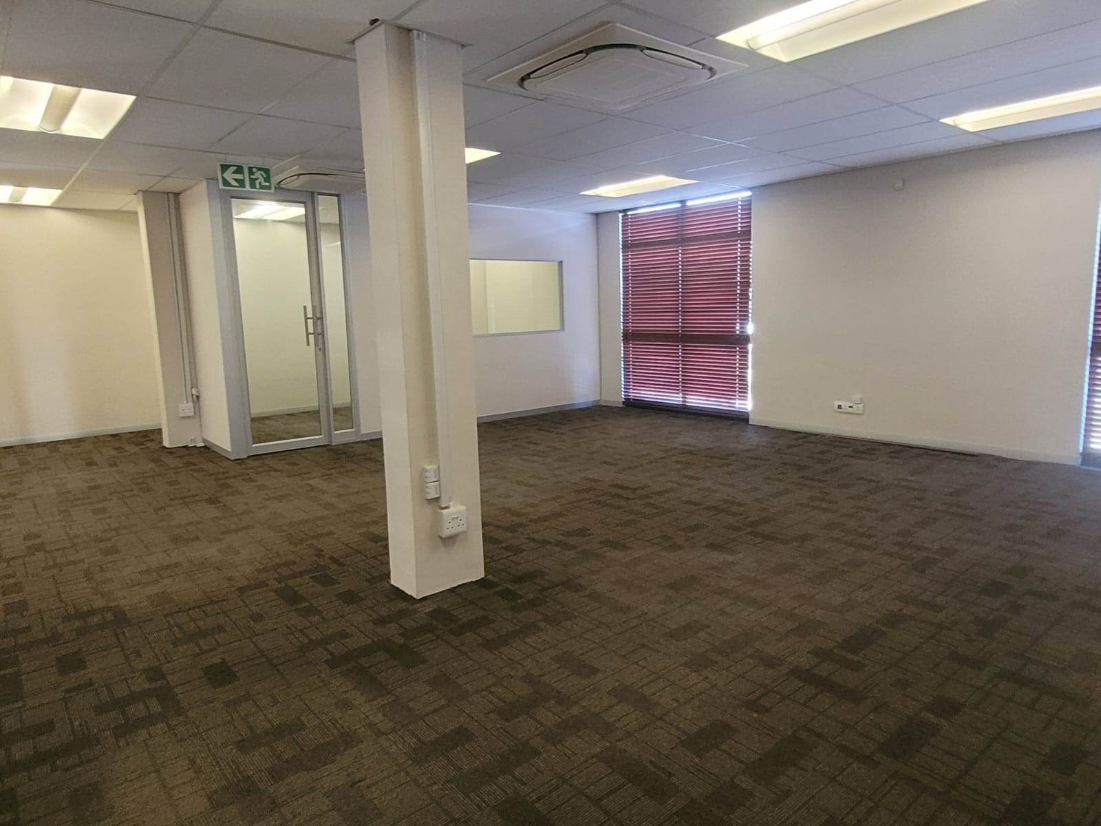 221  m² Commercial space in Glen Marais photo number 10