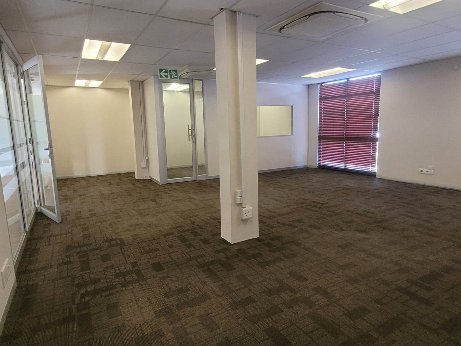 221  m² Commercial space in Glen Marais photo number 6