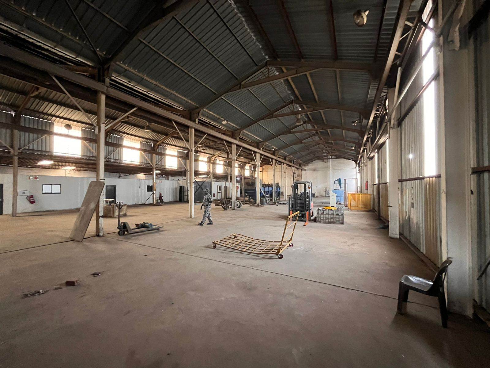 1100  m² Industrial space in Elandsfontein AH photo number 9