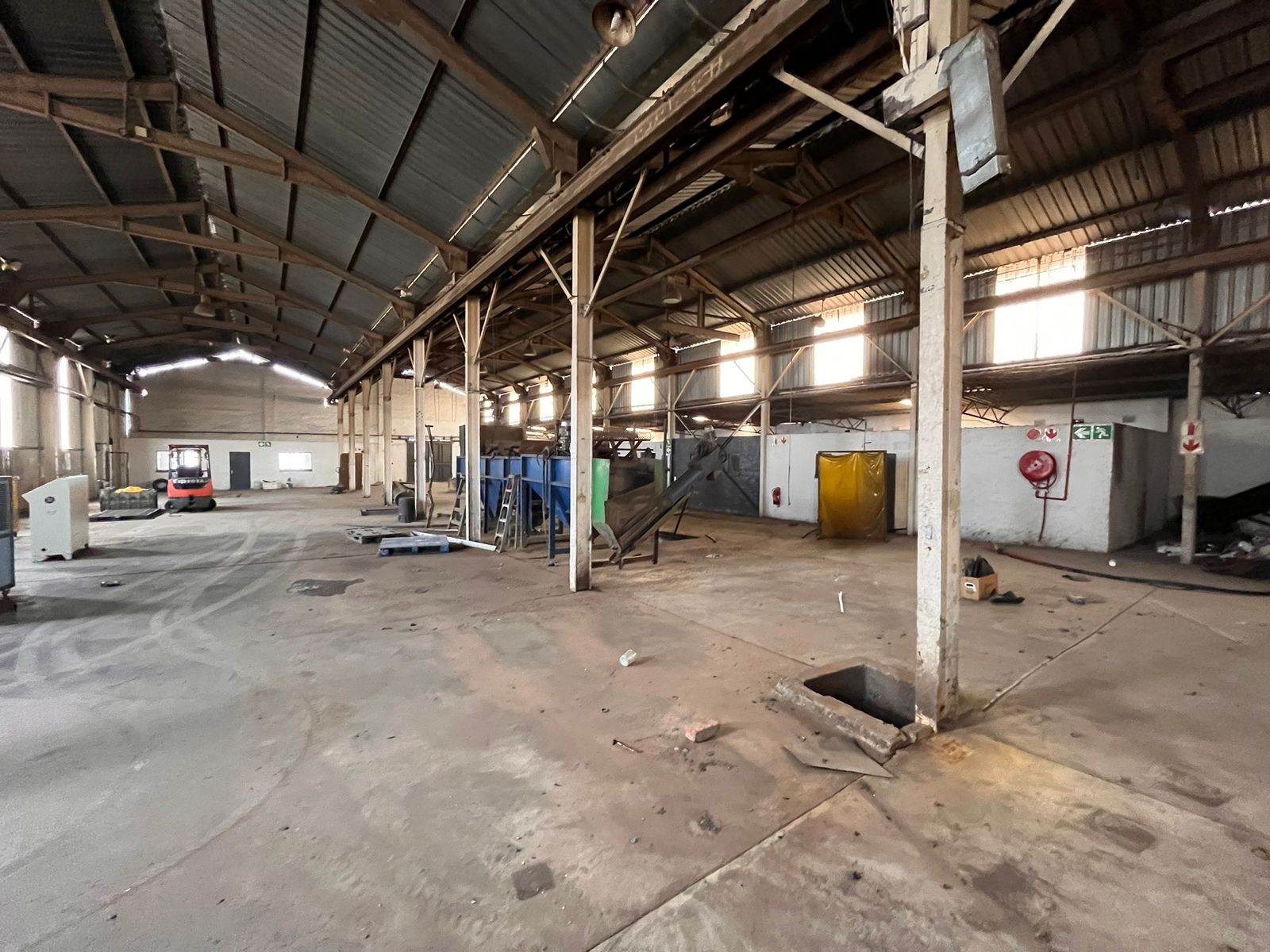 1100  m² Industrial space in Elandsfontein AH photo number 2