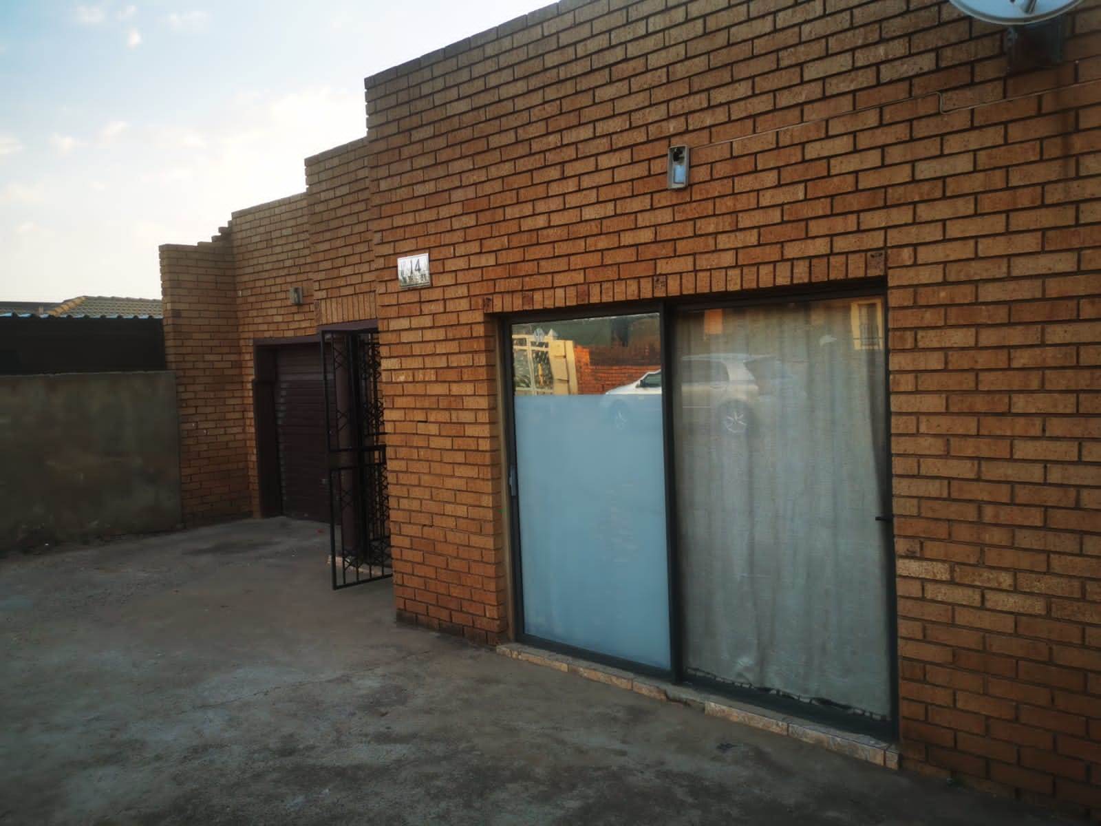 3 Bed House in Atteridgeville photo number 4