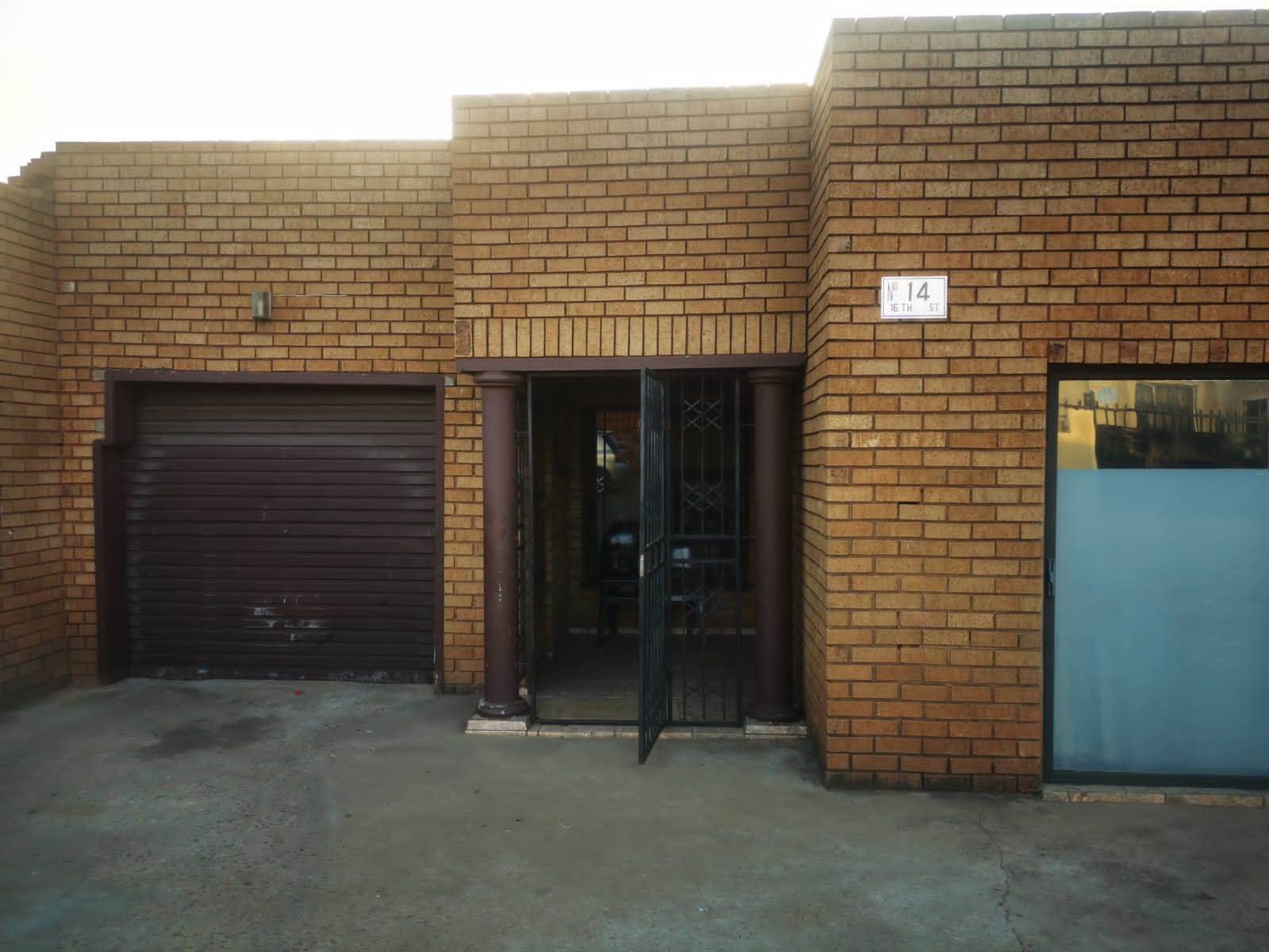 3 Bed House in Atteridgeville photo number 2