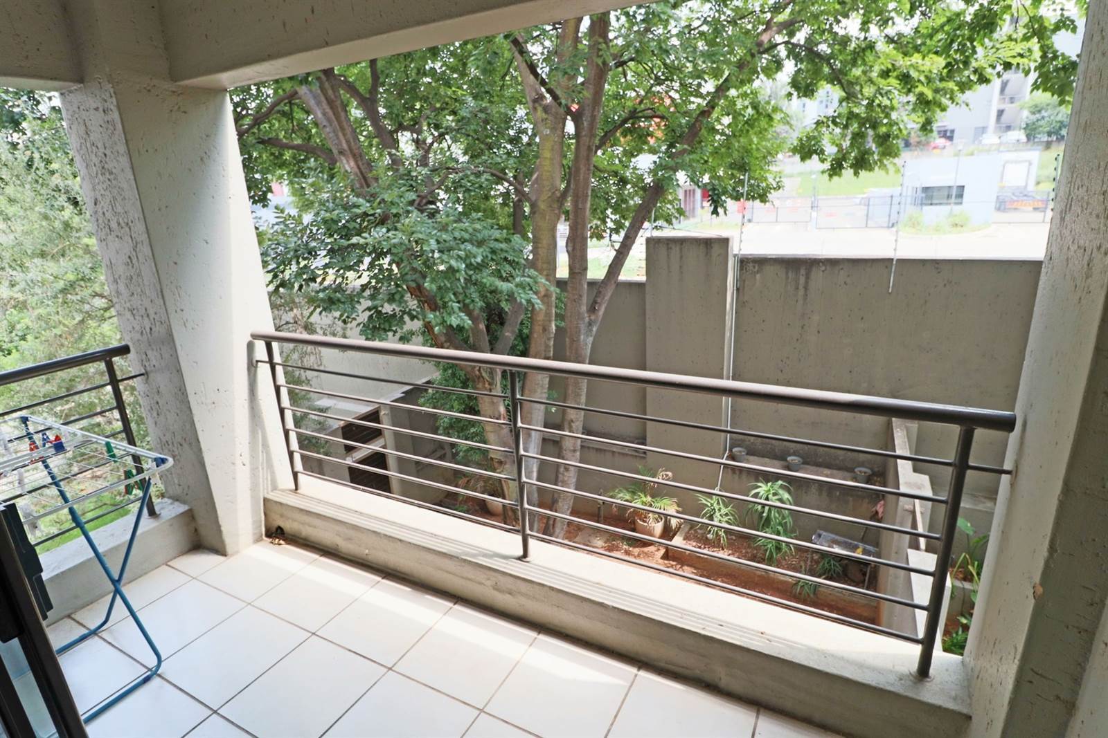 1 Bed Apartment in Bryanston photo number 8