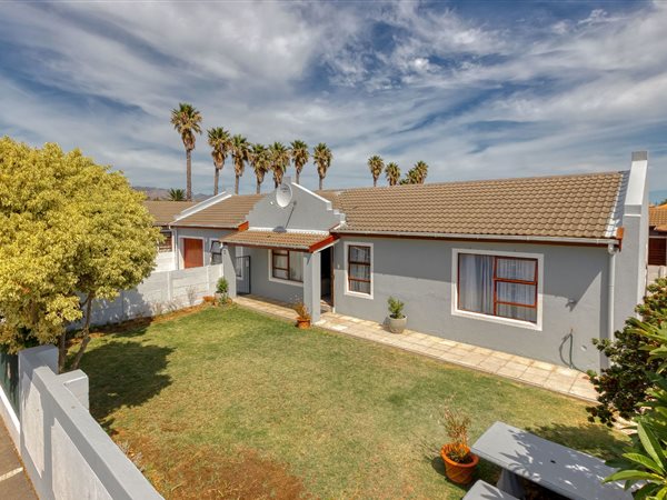 3 Bed House in Twin Palms