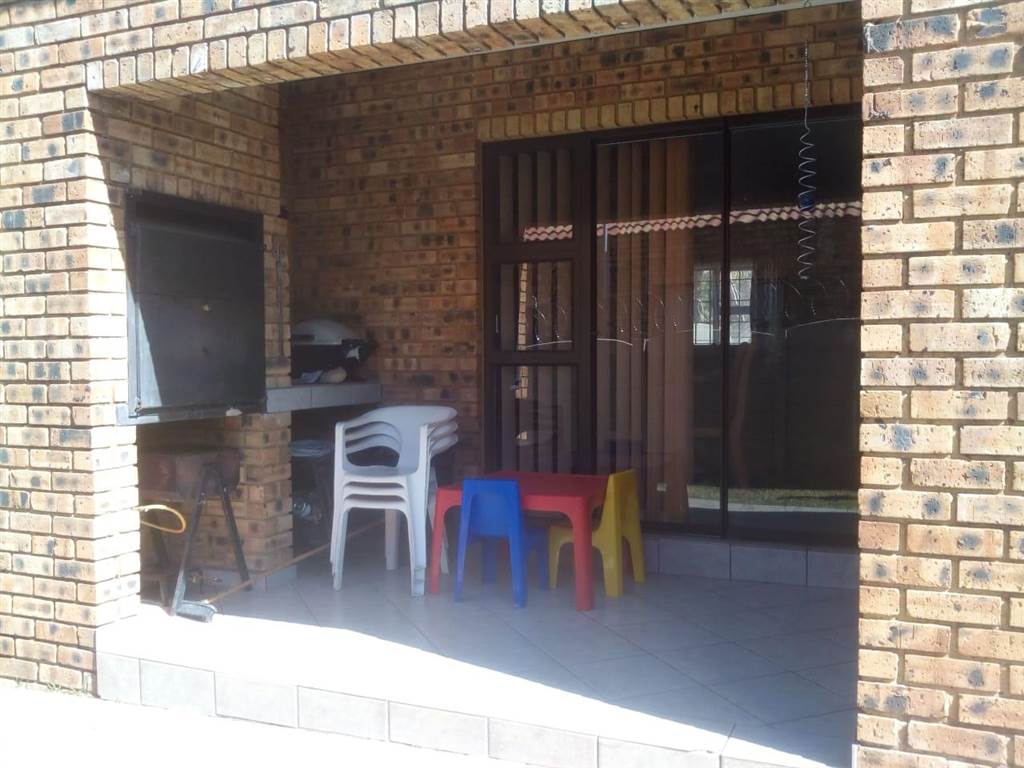 3 Bed Townhouse in Fochville photo number 10