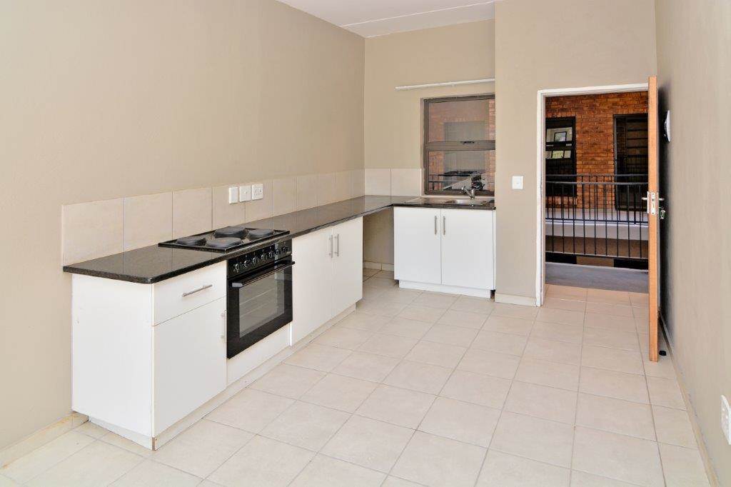 2 Bed Apartment in Chiawelo photo number 4