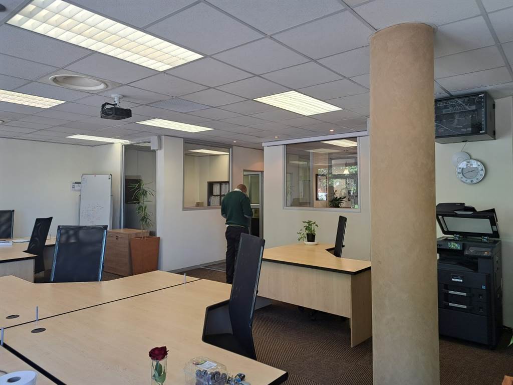 179  m² Office Space in Mt Edgecombe Estate 1 & 2 photo number 11