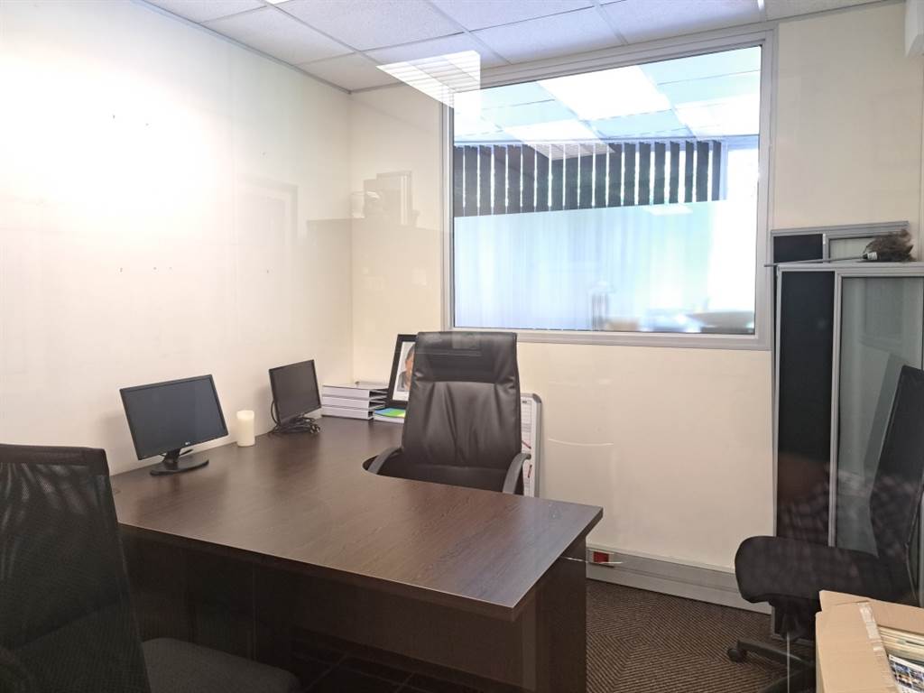 179  m² Office Space in Mt Edgecombe Estate 1 & 2 photo number 16