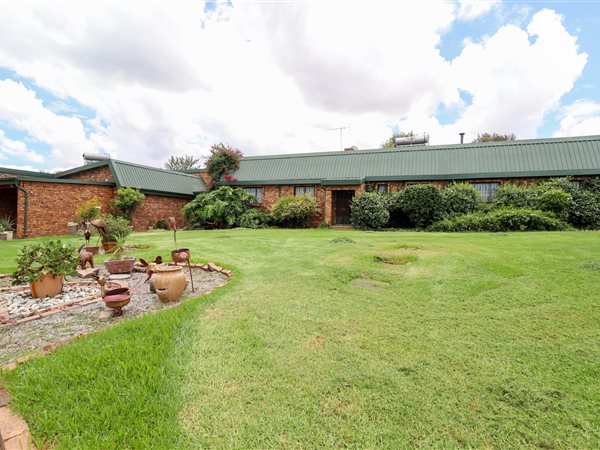 8 565 m² Smallholding 8 565 m² Smallholding