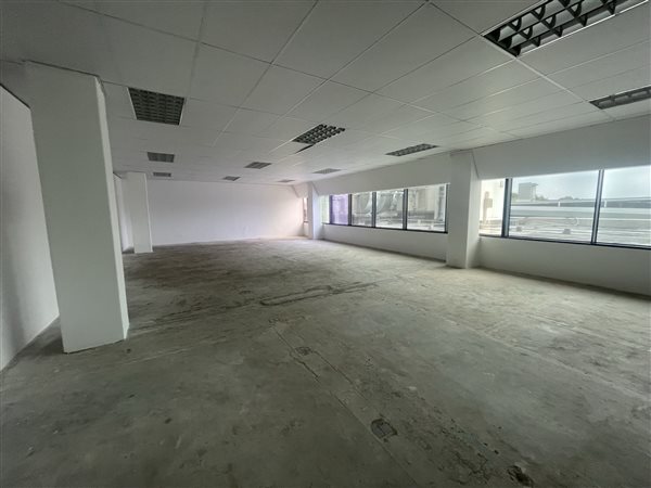 171  m² Commercial space