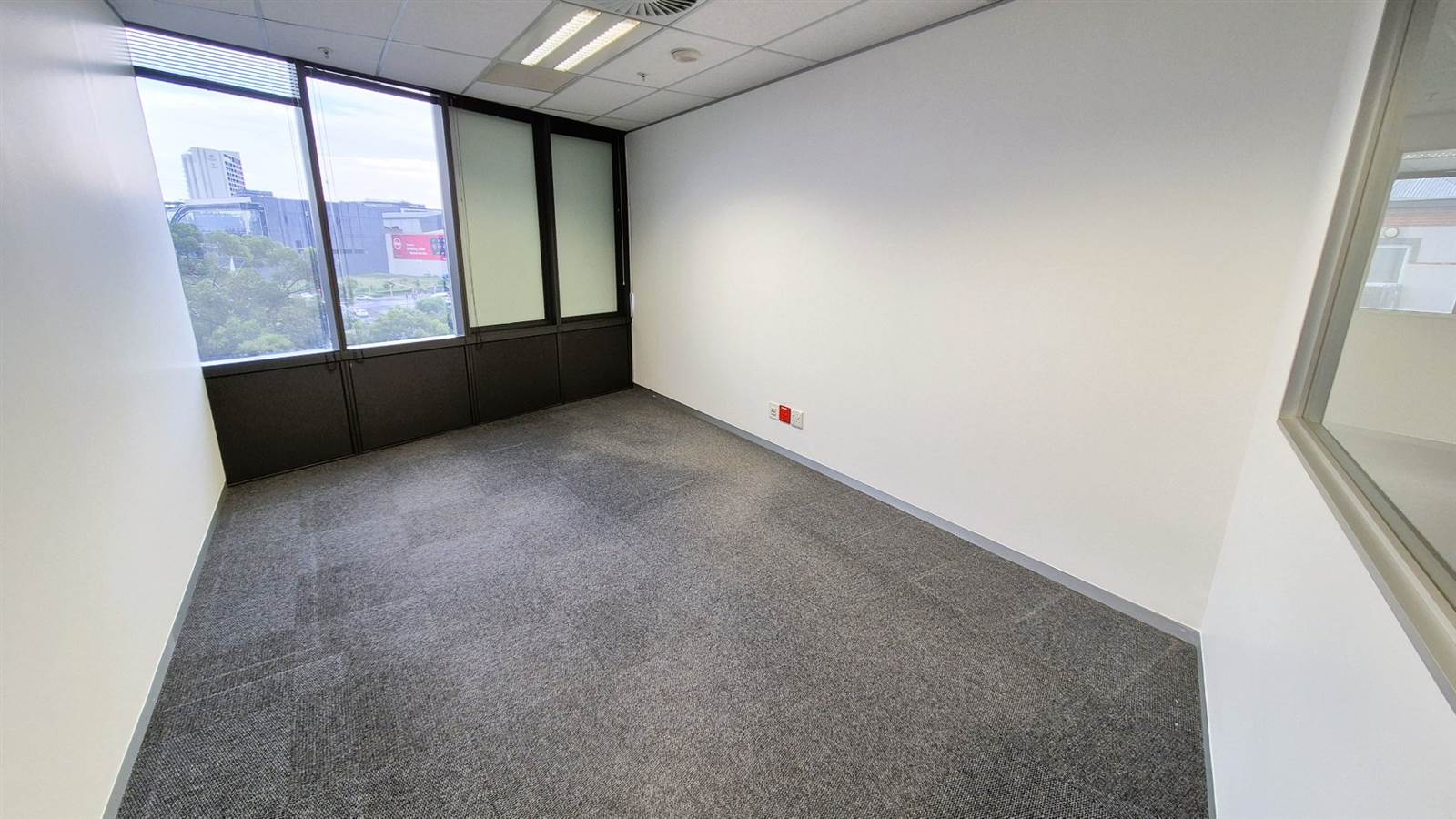 2071  m² Office Space in Menlyn photo number 11