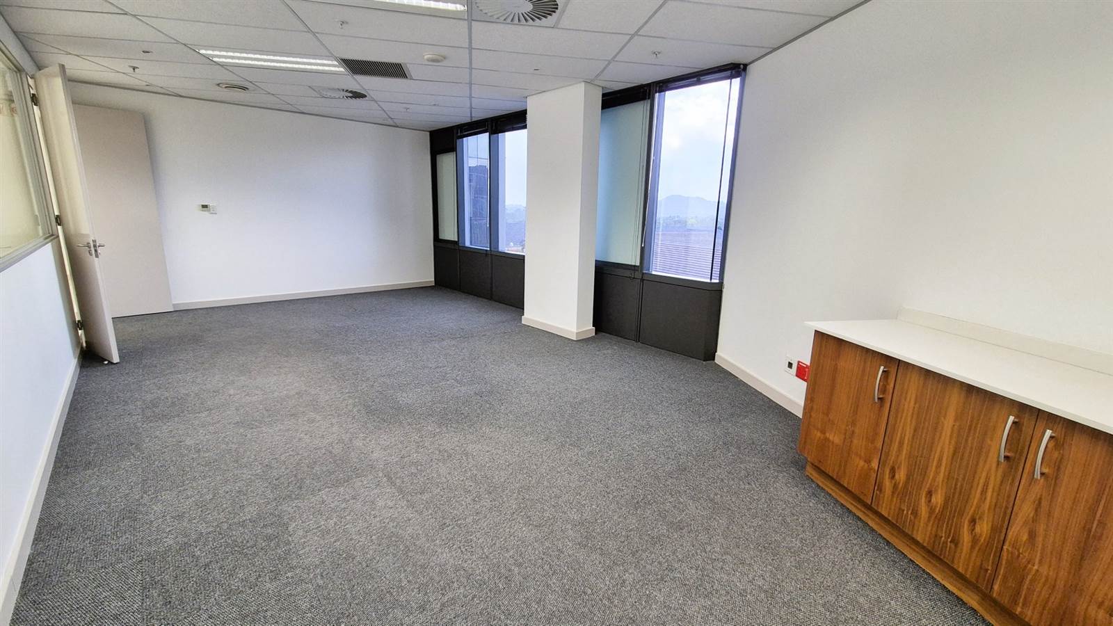 2071  m² Office Space in Menlyn photo number 8
