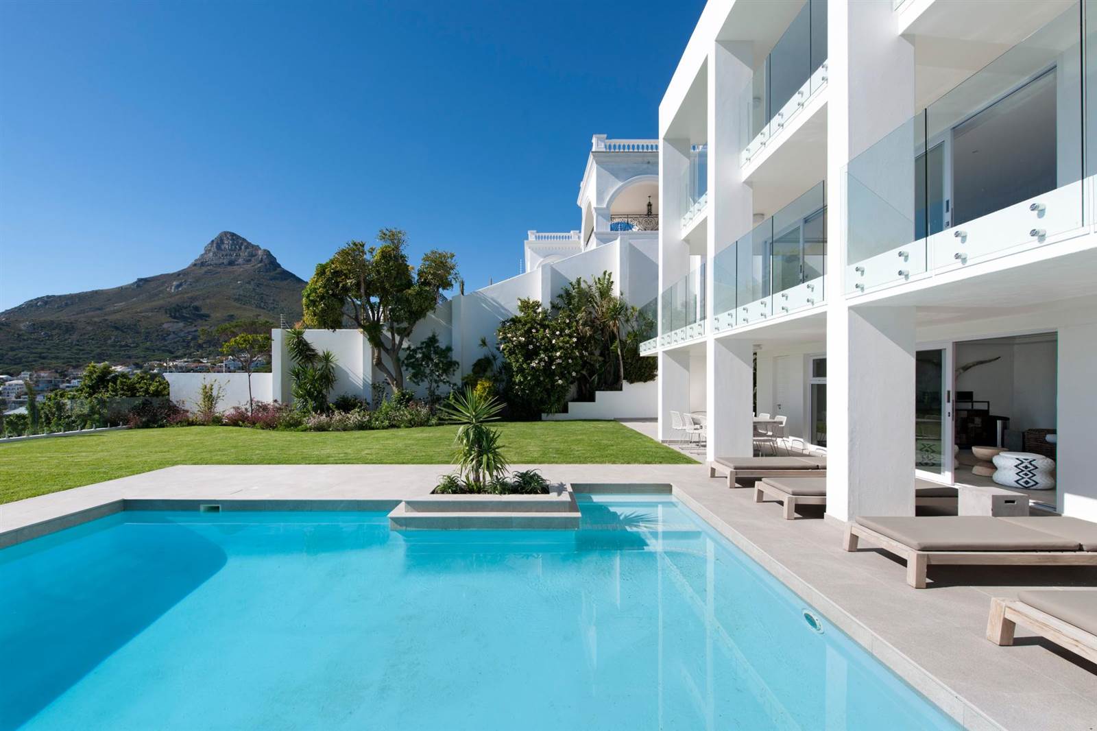 6 Bed House in Camps Bay photo number 1