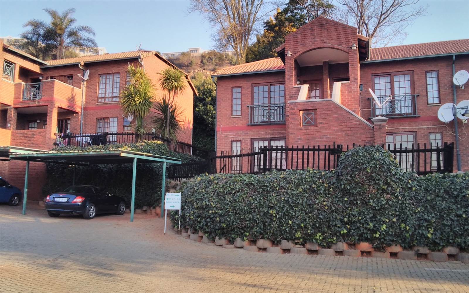 1 Bed Apartment in Constantia Kloof photo number 1