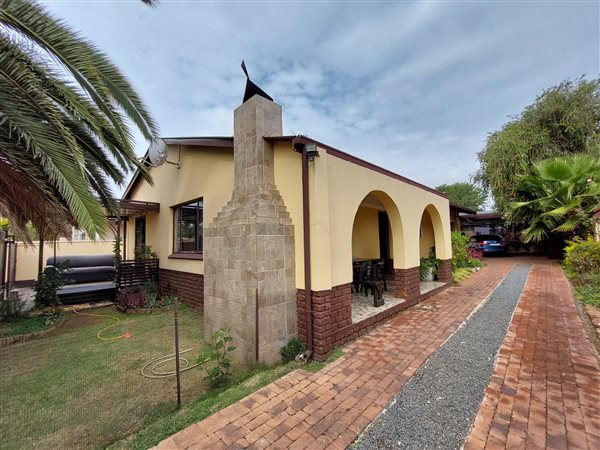 6 Bed House in Claremont