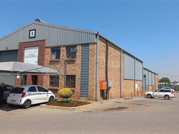 417  m² Industrial space in Jet Park