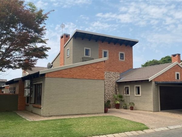 5 Bed House in Waterval East