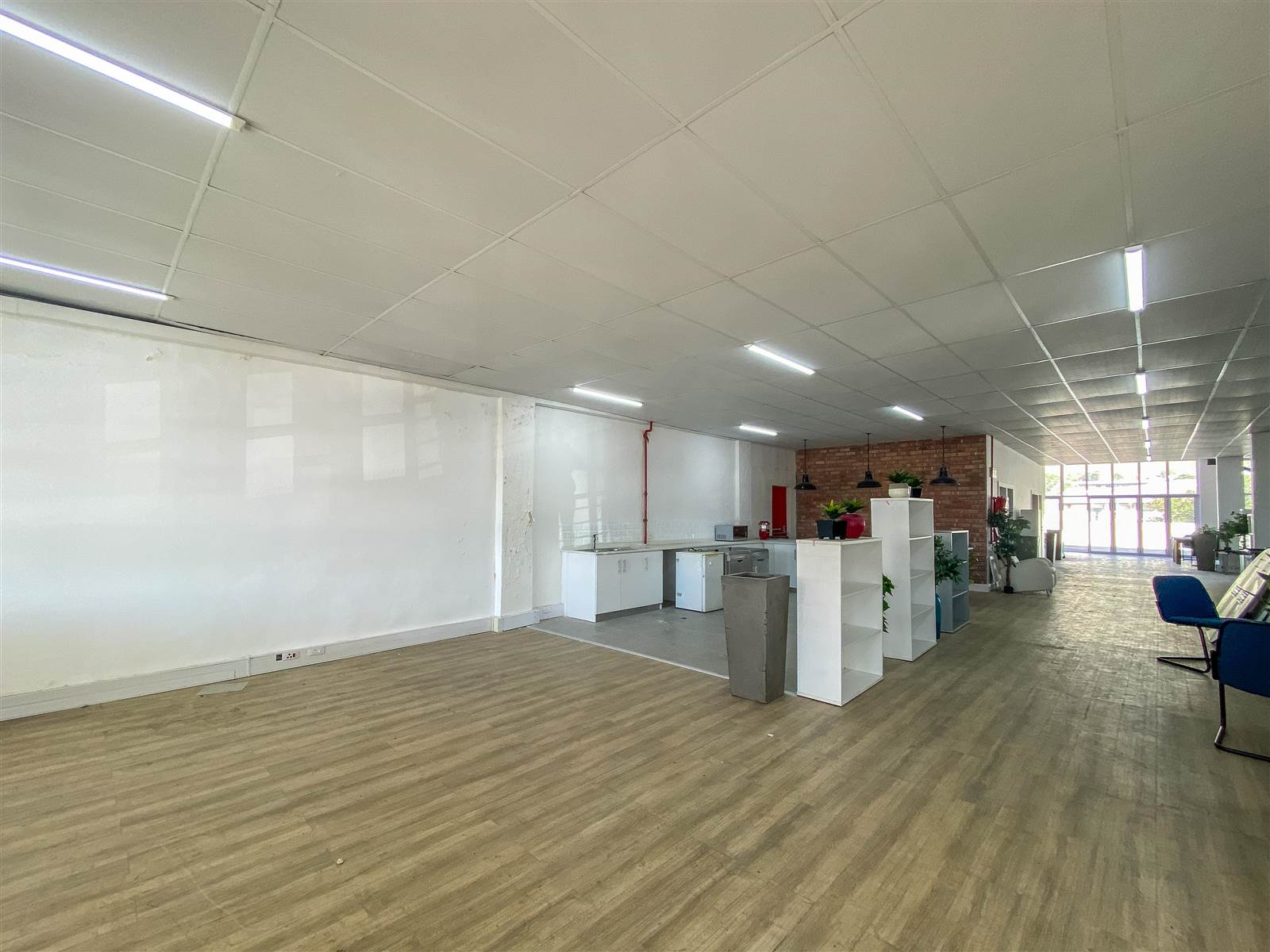 500  m² Commercial space in Woodstock photo number 4
