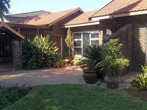 3 Bed House in Falcon Ridge