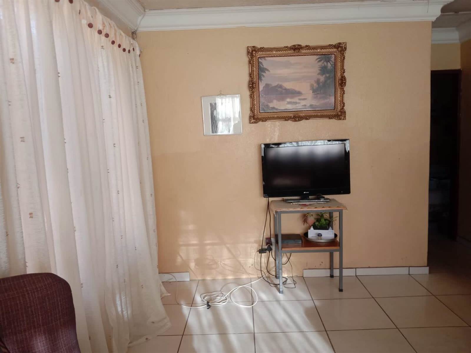 2 Bed House in Atteridgeville photo number 12