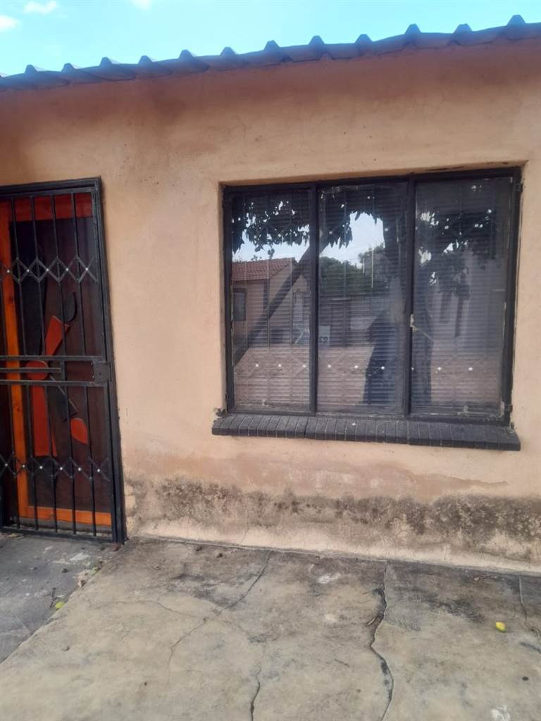 2 Bed House in Soshanguve photo number 20