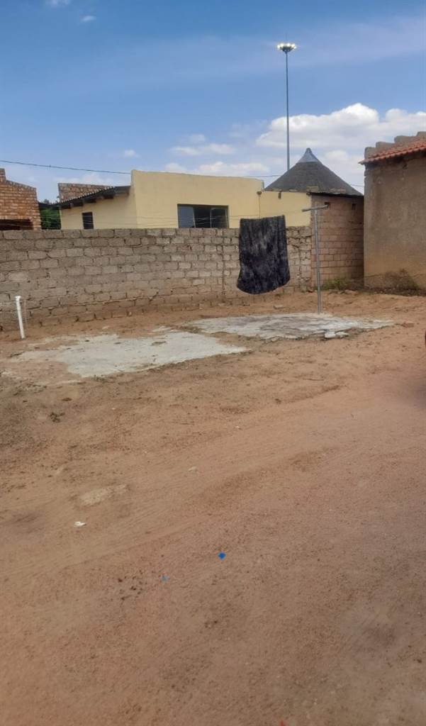 2 Bed House in Soshanguve photo number 10
