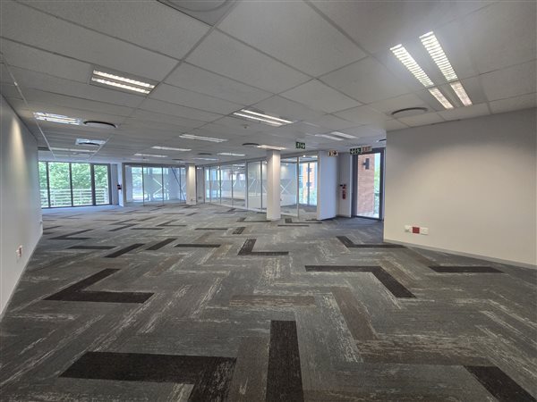 527  m² Commercial space