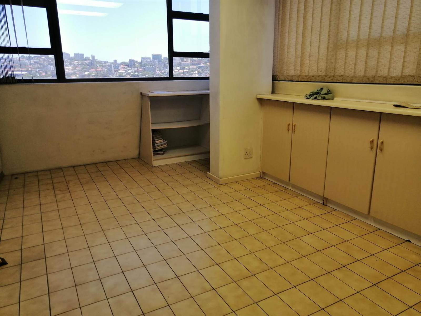 165  m² Commercial space in Durban CBD photo number 15